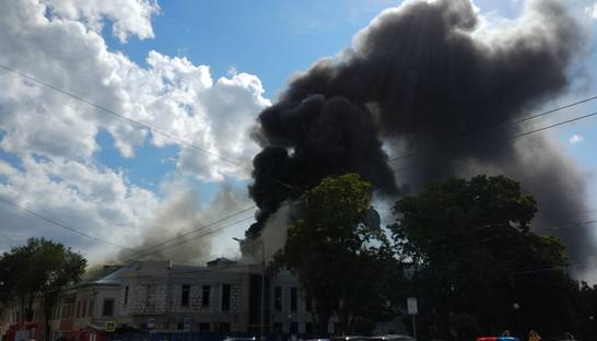 В Харькове масштабно горит здание ВУЗа