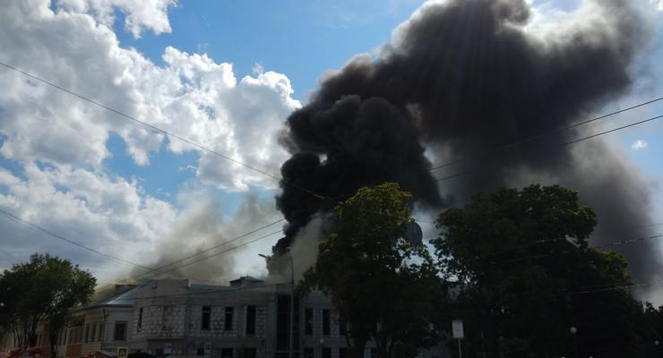 В Харькове масштабно горит здание ВУЗа