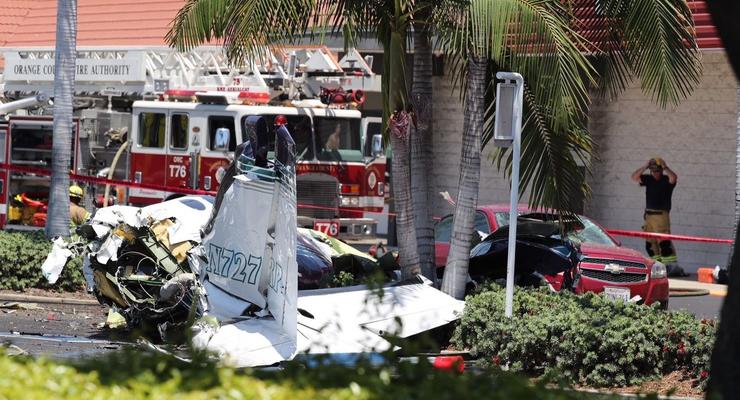 В США самолет упал на стоянку: пять жертв