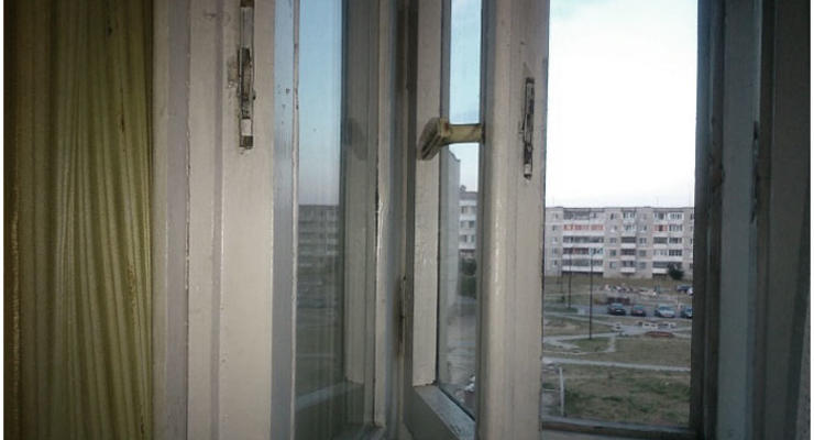 Во Львове 92-летний дедушка выпал из окна поликлиники