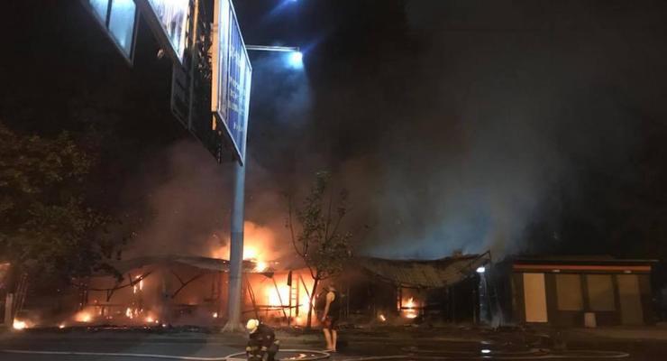 В Одессе сгорело сразу 7 магазинов