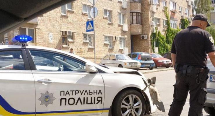 В Киеве полицейские разбили служебное авто