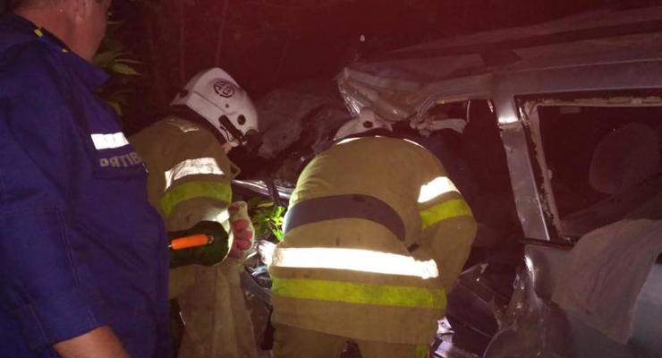 Под Днепром авто перевернуло автобус: 15 пострадавших