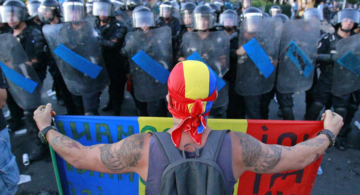 Число пострадавших в ходе протестов в Румынии превысило 440