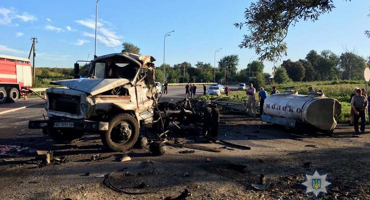 На трассе Киев-Чоп фура врезалась в молоковоз, есть погибший