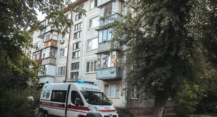 В Киеве на Нивках с балкона выпал голый мужчина