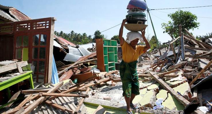 Число жертв землетрясения в Индонезии превысило 430 человек