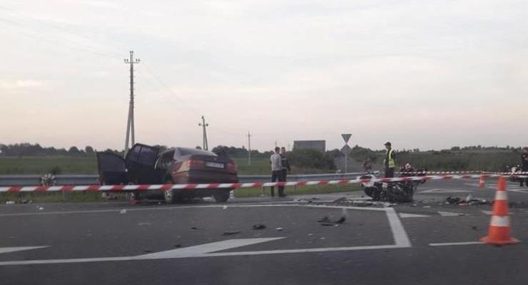 Под Львовом в аварии погиб мотоциклист и пострадали 5 человек
