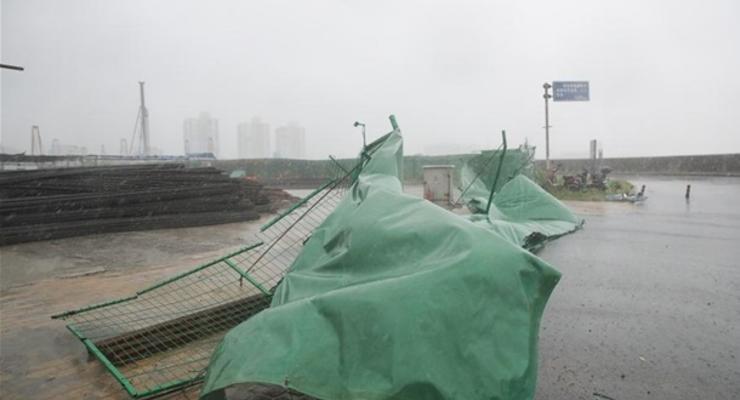 В Китае из-за тайфуна эвакуировали 10 городов