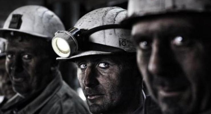 На Донбассе горняки трех шахт объявили забастовку