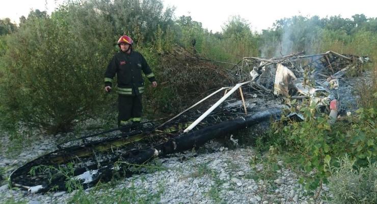 В Италии легкомоторный самолет зацепил провода ЛЭП: есть жертвы