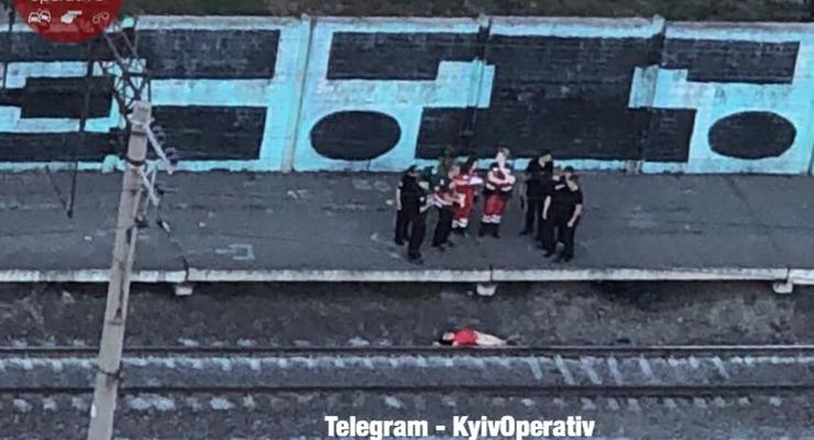 В Киеве девушка-самоубийца прыгнула под поезд
