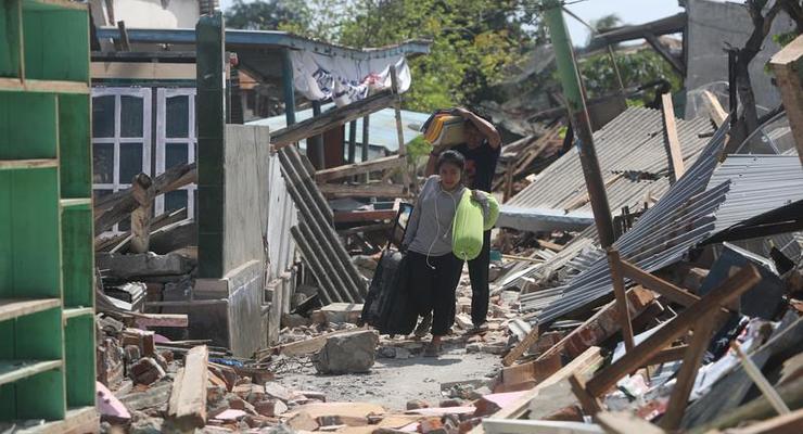 В Индонезии число жертв землетрясения достигло 460 человек
