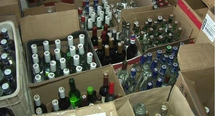 В Киеве накрыли склад с контрафактным алкоголем
