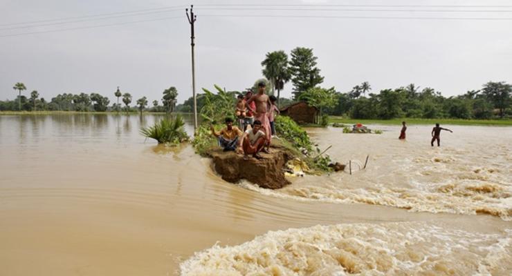 Жертвами наводнения в Индии стали почти 100 человек
