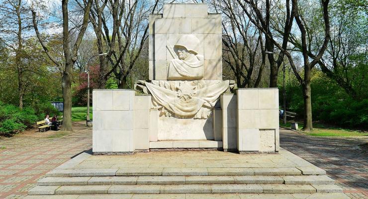 В Варшаве разберут памятник Благодарности советским солдатам