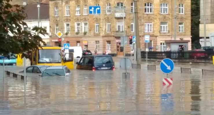 Потоп во Львове: ГСЧС показала работу спасателей