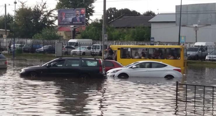 Итоги 17 августа: Потоп во Львове и скандал с оружием