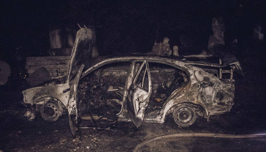 В Киеве на территории музея дотла сгорела машина