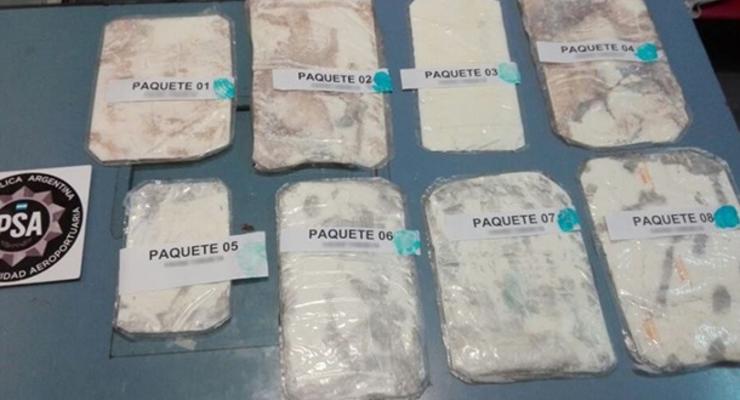 В Аргентине сожгли 400 кг кокаина, найденного в российском посольстве