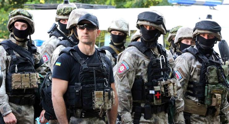 Полицейские патрули Харькова усилили бронегруппы с автоматами