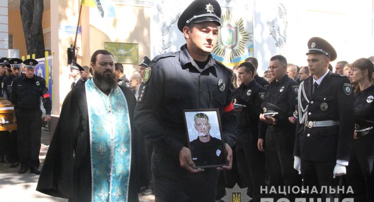 Стрельба возле Горсовета: в Харькове прощаются с убитым полицейским