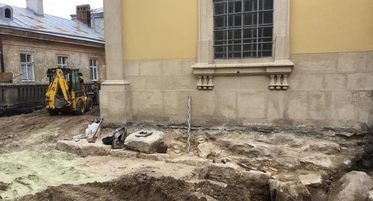 Во Львове нашли необычный фундамент древней церкви