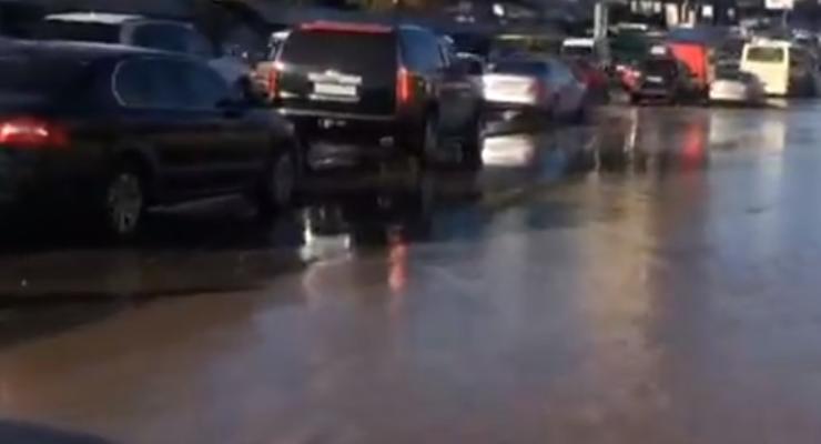 В Киеве кипятком затопило улицу