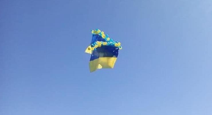 Над Донецким аэропортом появился украинский флаг