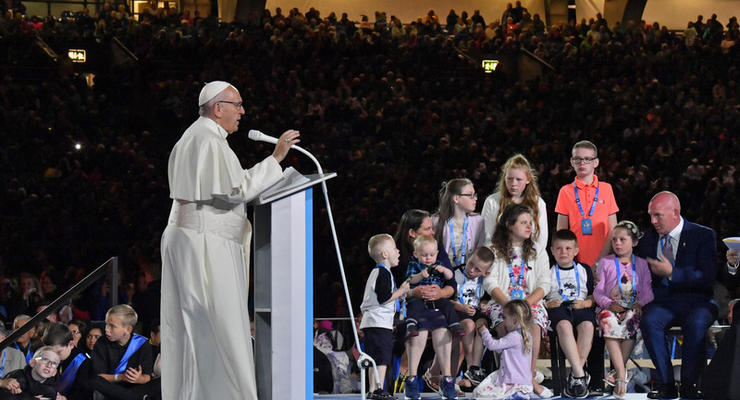 Папа Римский встретился с жертвами священников-педофилов