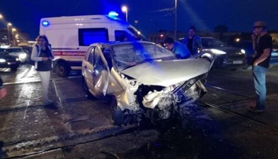 В Петербурге мост развелся сам по себе, трое пострадавших