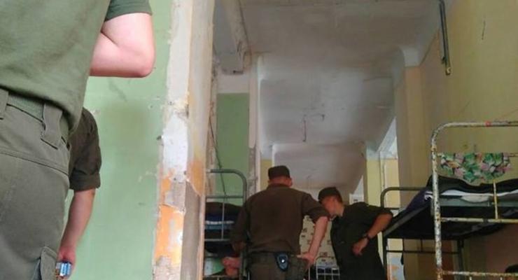 Старое и рушится: Появились фото казармы Нацгвардии в Киеве