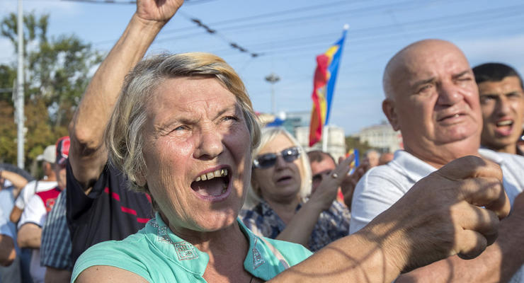 "Долой мафию": в Молдове тысячи людей протестовали против власти