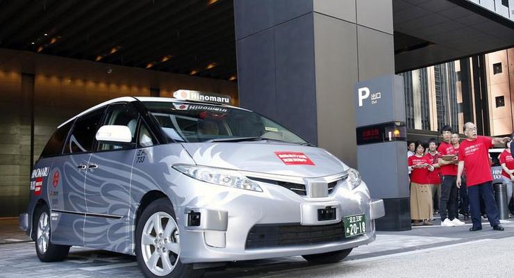 В Токио начались тестовые поездки пассажиров на беспилотном такси