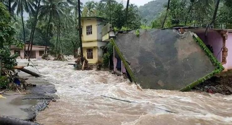 Наводнения в Индии: число жертв превысило 440
