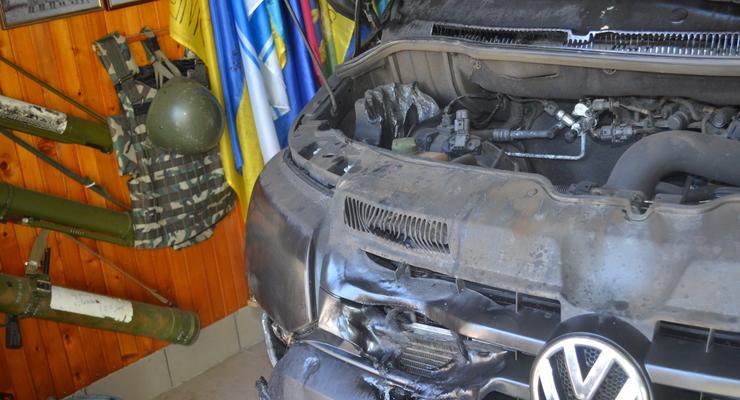Под Харьковом подожгли авто депутата