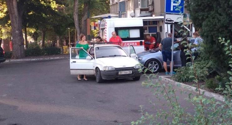 В Одессе девушка открыла стрельбу в людном месте: ранен мужчина