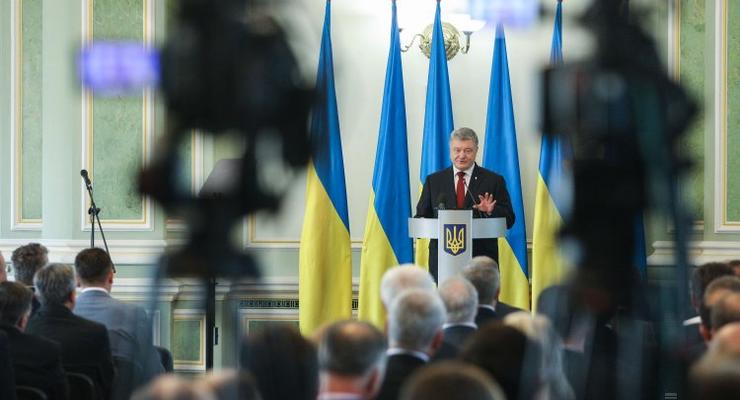 Украина может ввести меры по ограничению пропаганды в соцсетях - Порошенко