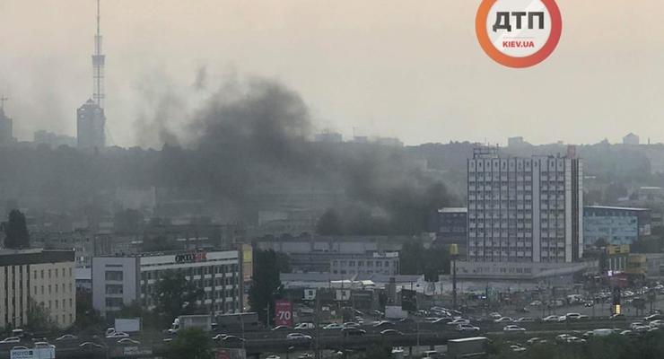 Масштабный пожар в Киеве: горел завод Маяк