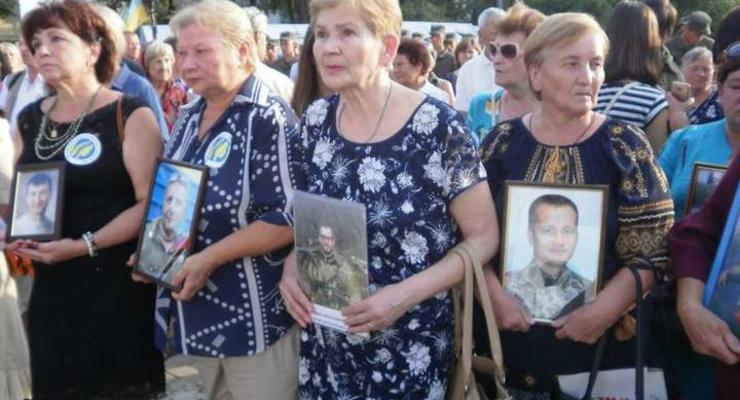 В Украине чтут память погибших в Иловайском котле