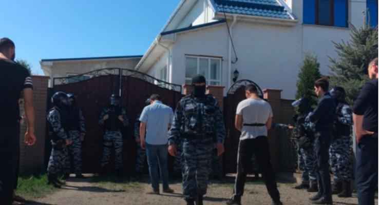 ФСБ пришла с обыском в дом украинской активистки в Крыму