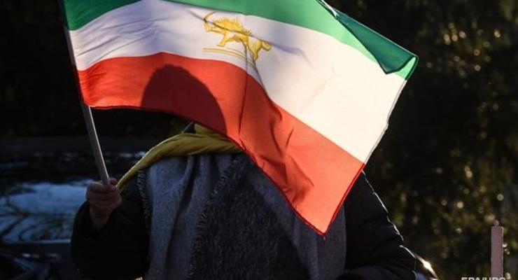 Париж ограничивает поездки дипломатов в Иран - СМИ