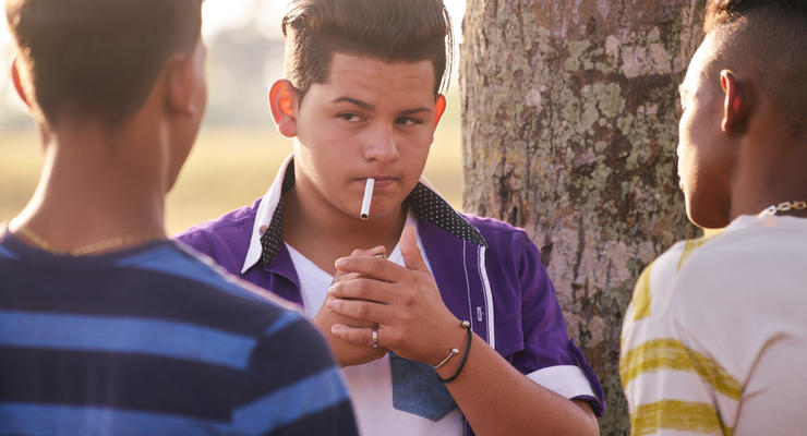 Здоровье подростков, которые курят и пьют, ухудшается уже к 17 годам