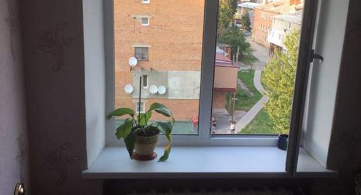 В Херсоне 40-летняя женщина выпрыгнула из окна квартиры