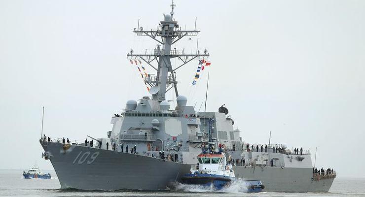 Эсминец США перехватил судно с грузом оружия