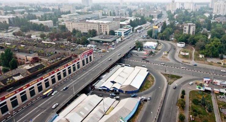 В Киеве начали сносить Шулявский рынок