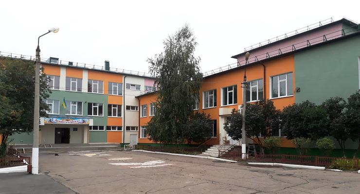 10 школ Донецкой области приостановили работу из-за приближения к зоне военных действий