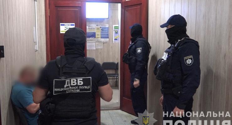 В Одессе чиновники миграционной службы торговали поддельными паспортами