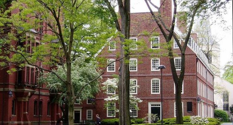 На Гарвардский университет подали в суд из-за расовой дискриминации
