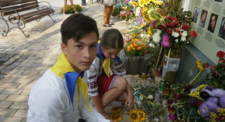 День знаний: в Киеве школьники почтили память погибших воинов